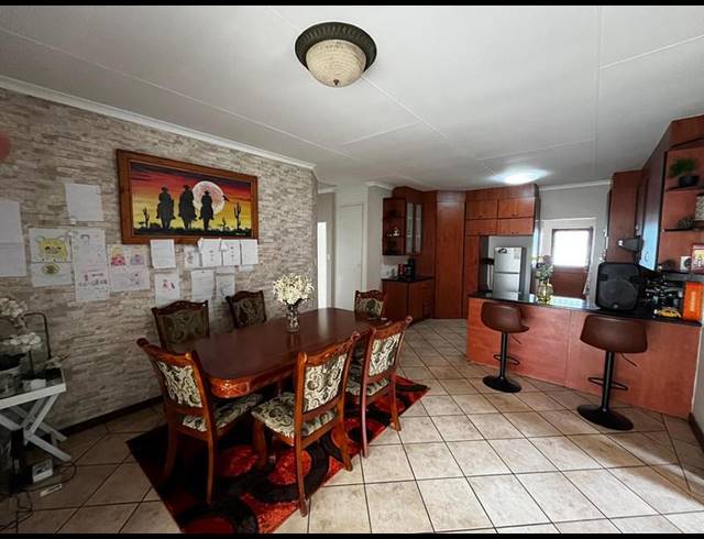 3 BEDROOM HOUSE FOR SALE IN COUNTRY VIEW